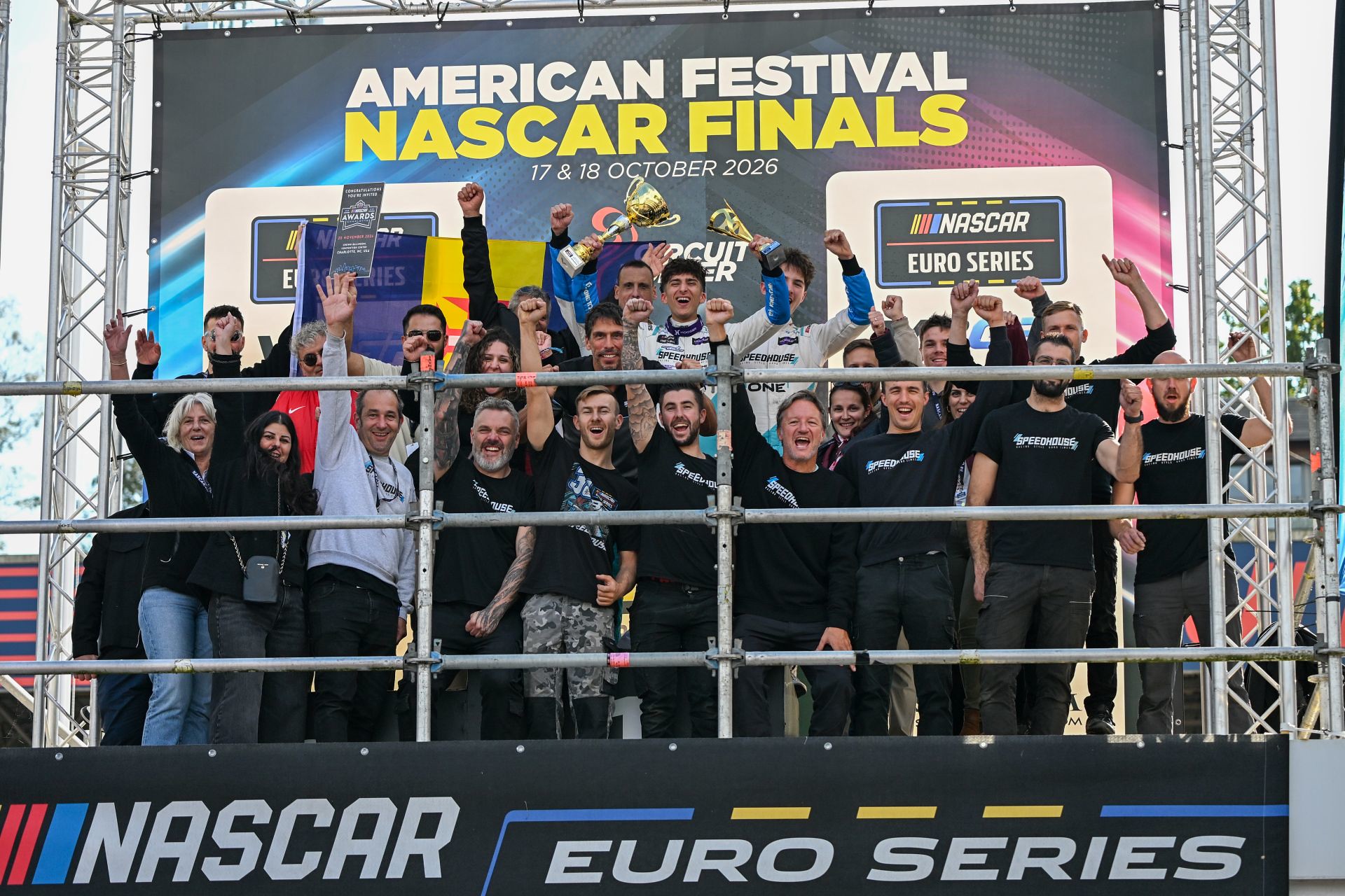 Yann Cristovao celebrates his triumph in the 2026 Rookie Challenge season with SpeedHouse teammates and team members