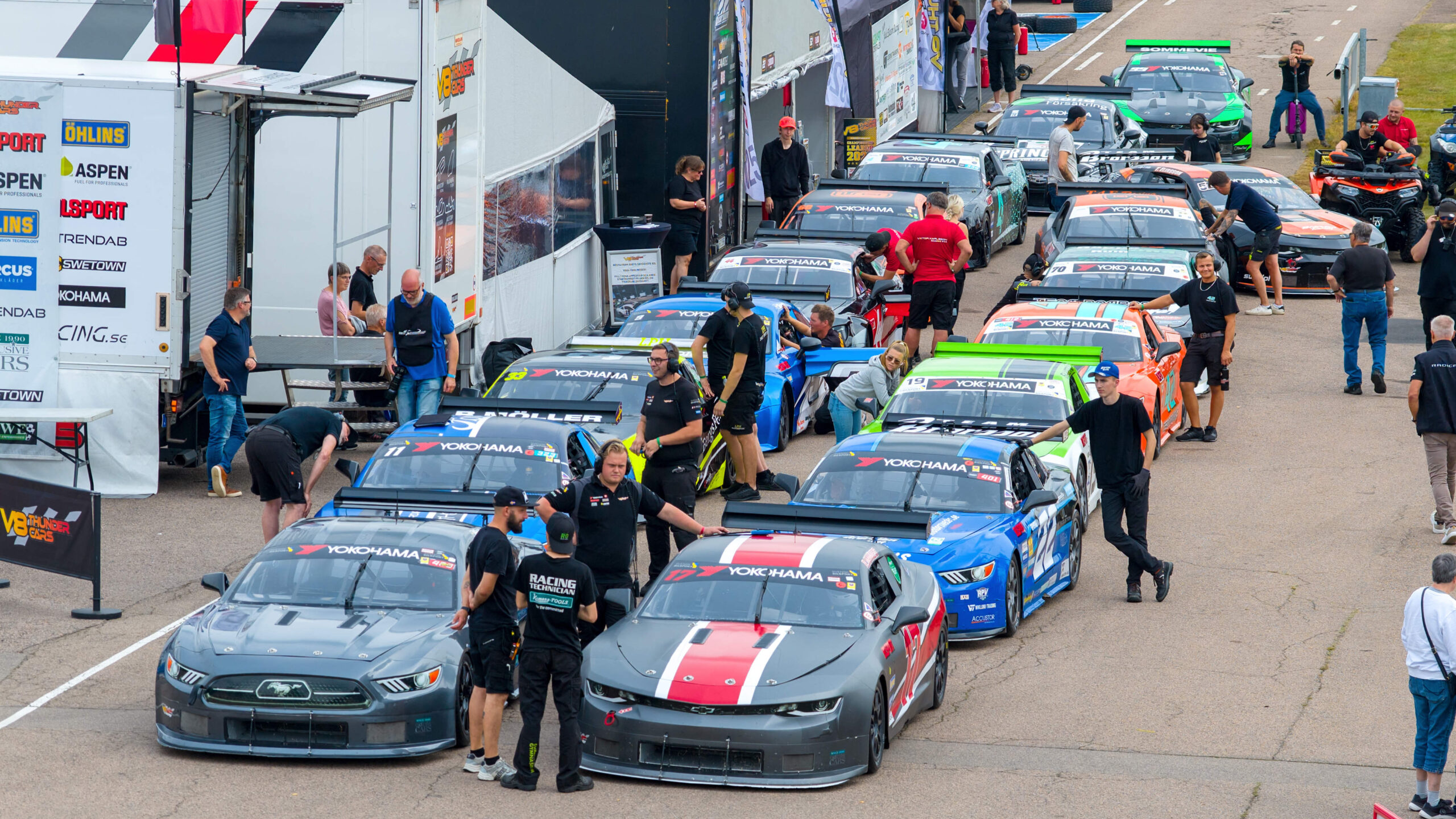 The 2025 V8 Thunder Cars grid lines up for the fourth round of the season at Knutstorp