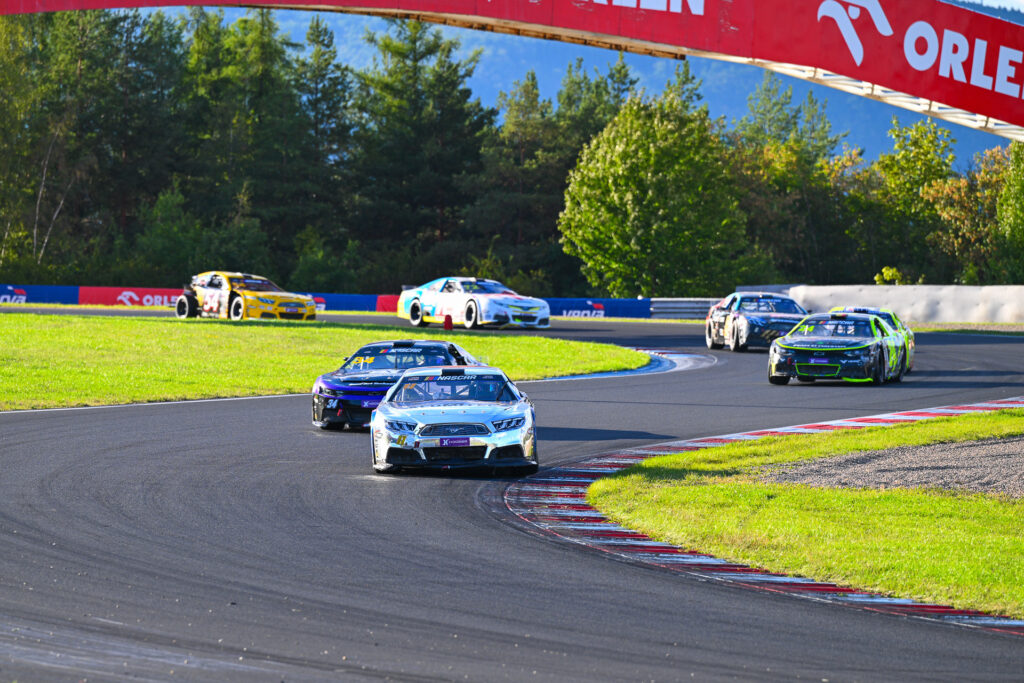 Raphaël Lessard (#11) keeps Thomas Toffel (#34) during the final restart of EuroNASCAR OPEN Race 1 at Autodrom Most