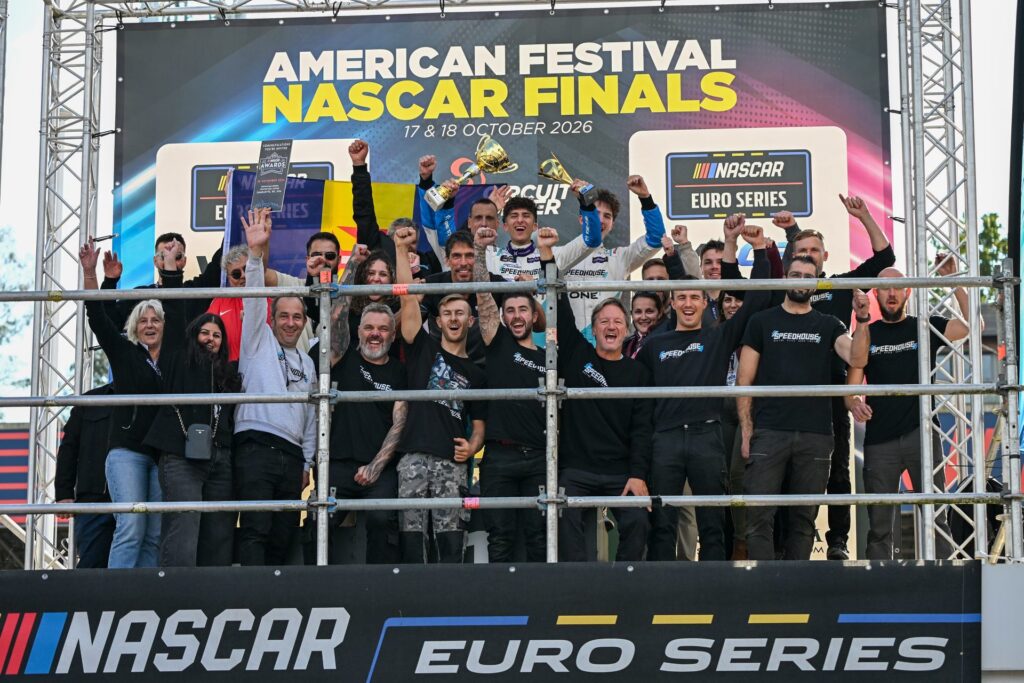 Yann Cristovao celebrates his triumph in the 2026 Rookie Challenge season with SpeedHouse teammates and team members